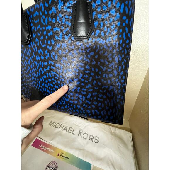 NWT Michael Kors Black Electric Blue Leopard Saffiano Mercer Large Tote - Picture 8 of 16